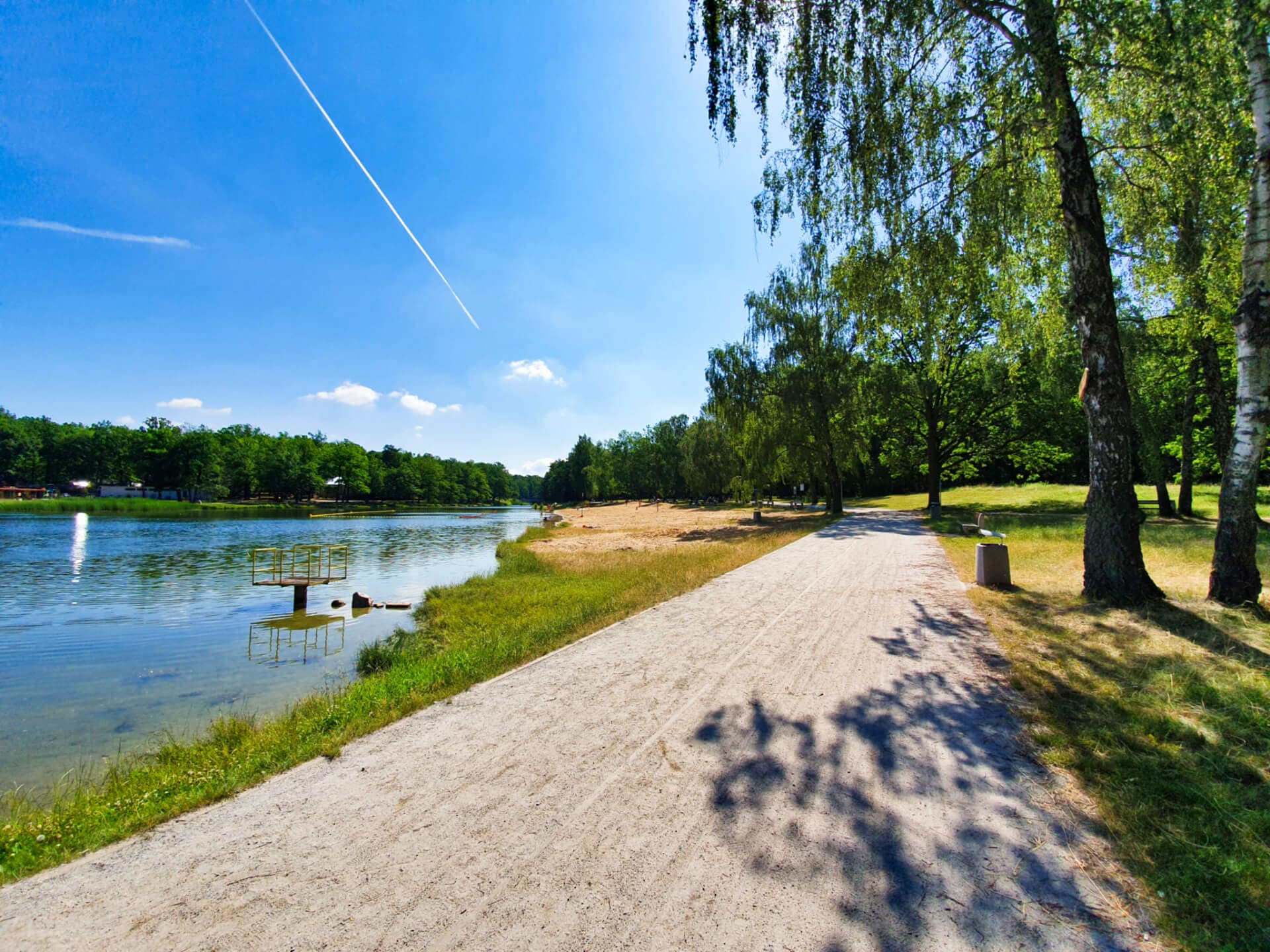 Arturówek - stawy, plaże, park linowy